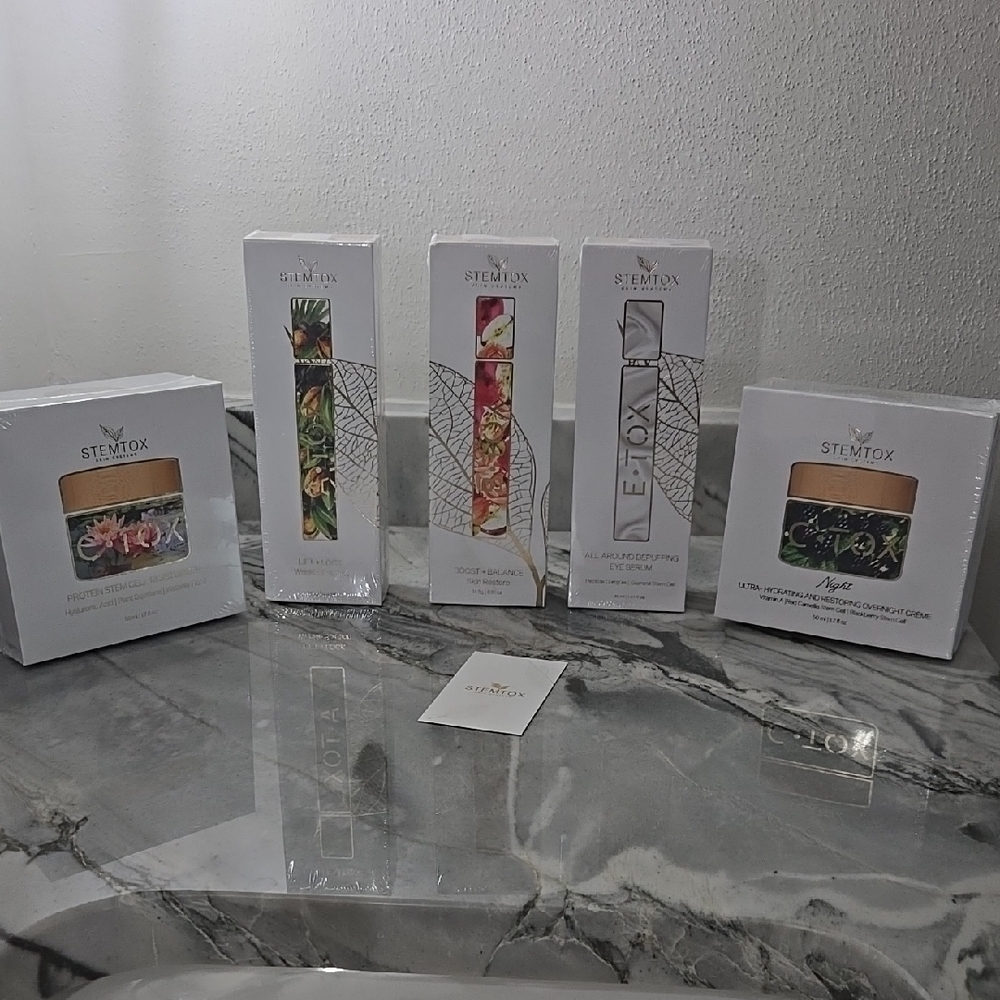 Stemtox Skincare Set with Floral Design